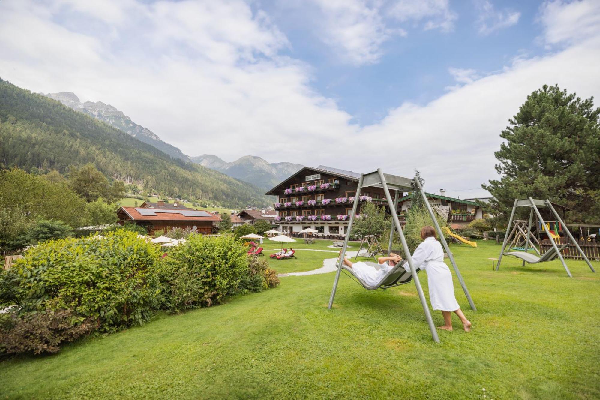 Familien- & Vitalhotel Auenhof Fulpmes Exterior photo